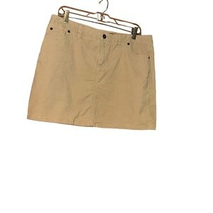 Women Vineyard vines tan corduroy skirt size 12 with pockets ladies